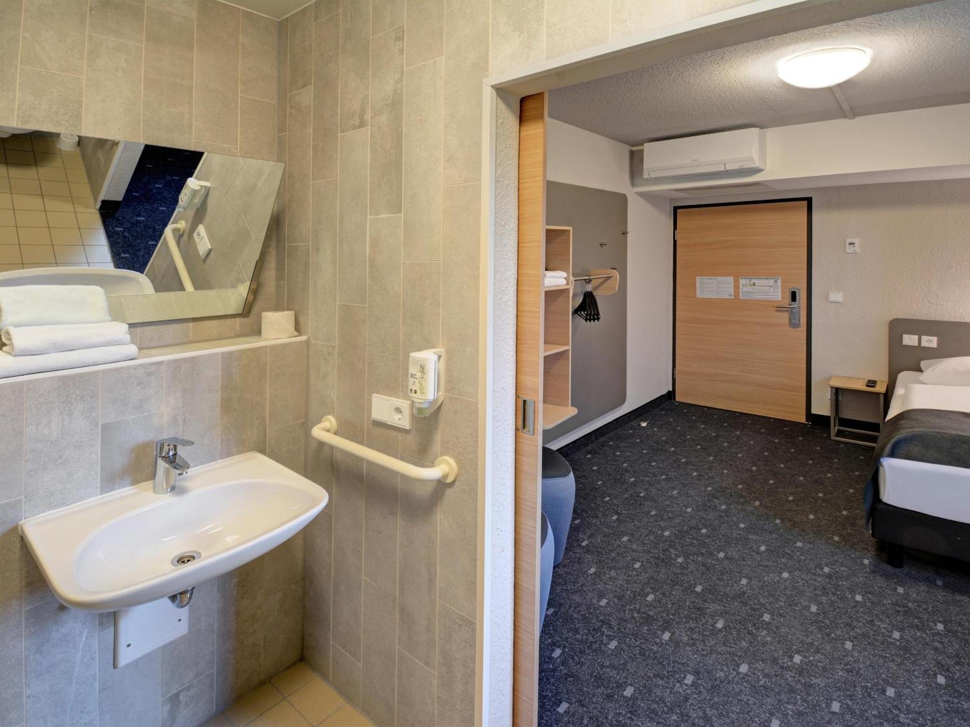 B&B Hotel Kassel-Industriepark Bagian luar foto